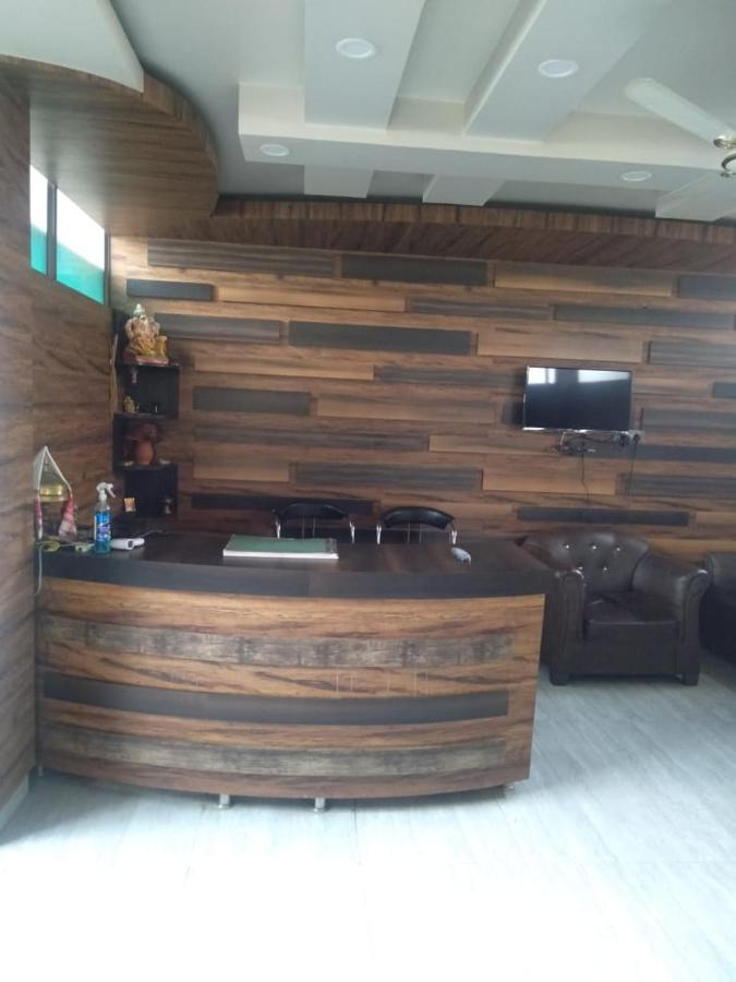 גווהטי Woodland Lodge And Restaurant מראה חיצוני תמונה