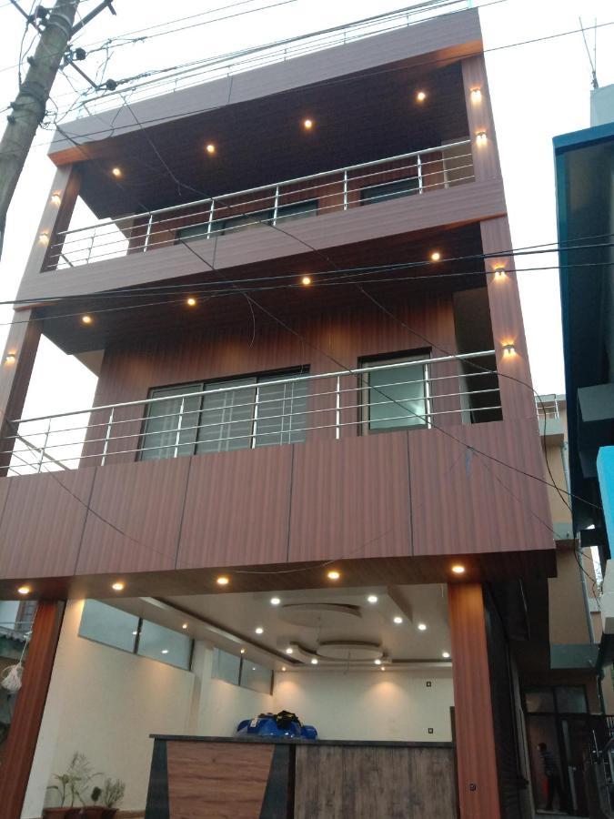 גווהטי Woodland Lodge And Restaurant מראה חיצוני תמונה