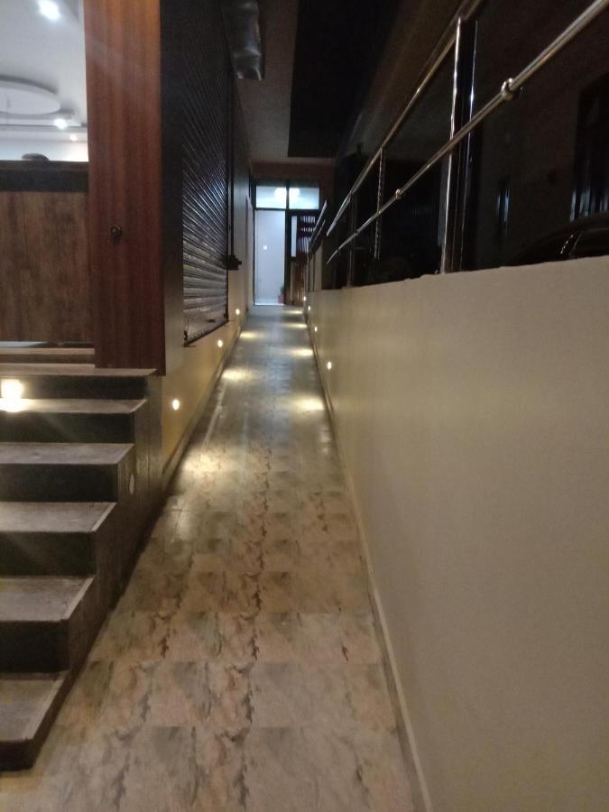 גווהטי Woodland Lodge And Restaurant מראה חיצוני תמונה